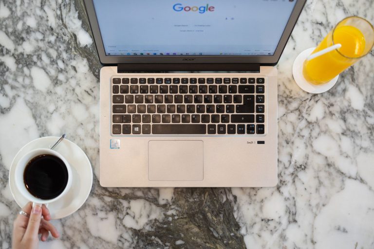 Mon ordinateur est-il magique ? (Et pourquoi une bonne sieste règle 80 % des bugs)